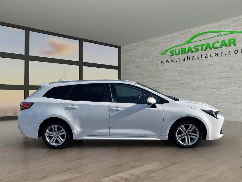 Usado Toyota Corolla Business Edition 122 CV (89 kW) 2022 Blanco Familiar