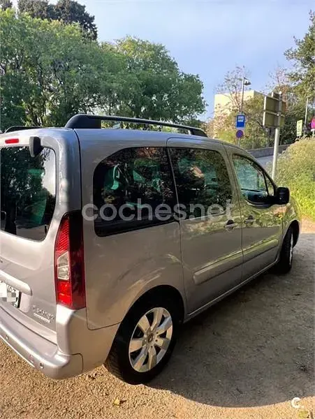 Usado Citroën Berlingo Feel 100 CV (73 kW) 2016 Gris / plata Monovolumen