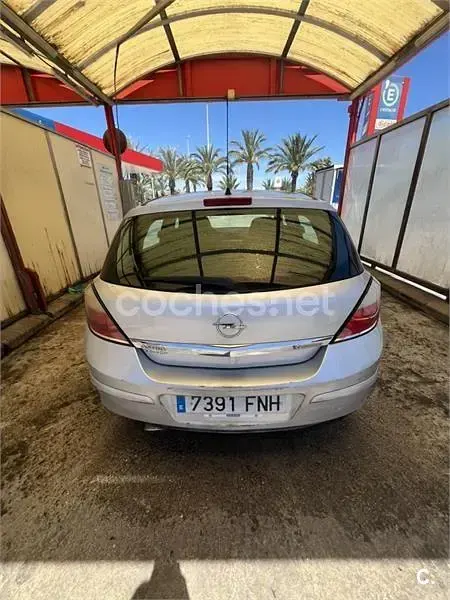Usado Opel Astra Sport 115 CV (84 kW) 2007 Gris / plata Berlina