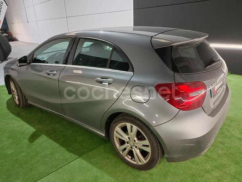 Usado Mercedes A200 Urban 136 CV (100 kW) 2016 Gris / plata Berlina