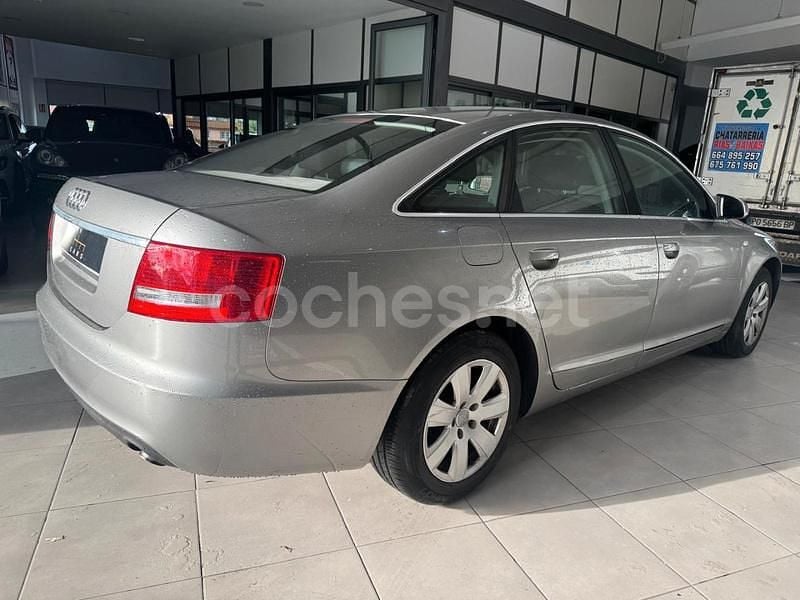 Usado Audi A6 140 CV (102 kW) 2005 Gris / plata Berlina