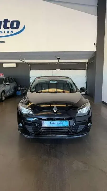 Usado Renault Mégane Dynamique 110 CV (80 kW) 2011 Negro Utilitario