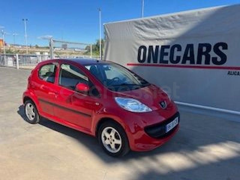 Usado Peugeot 107 Urban Move 68 CV (50 kW) 2008 Rojo Utilitario