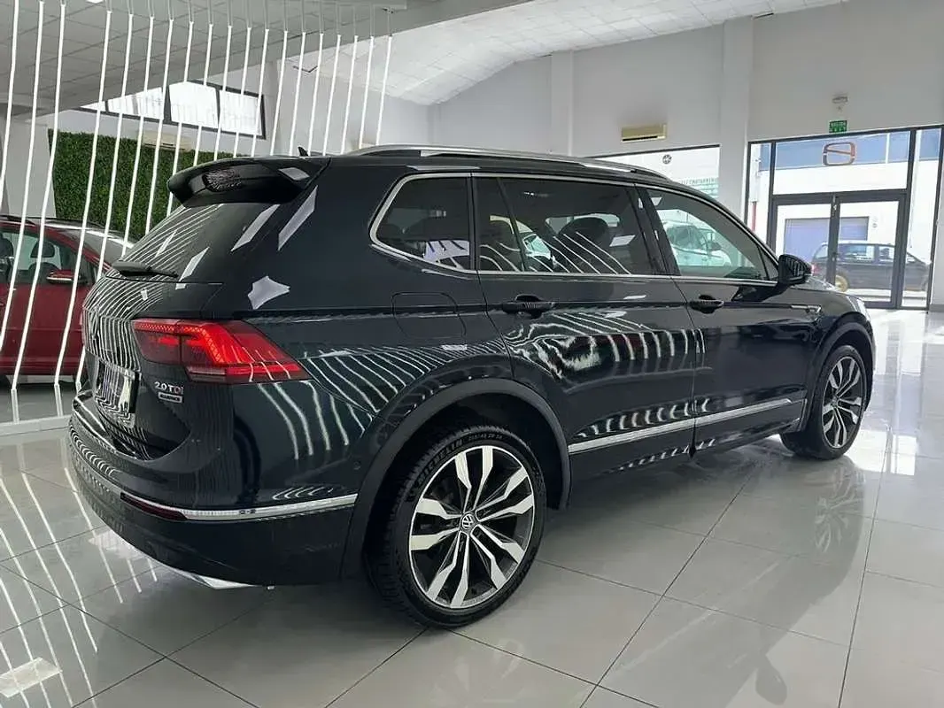 Usado VW Tiguan Allspace Sportline 189 CV (139 kW) 2020 Negro SUV