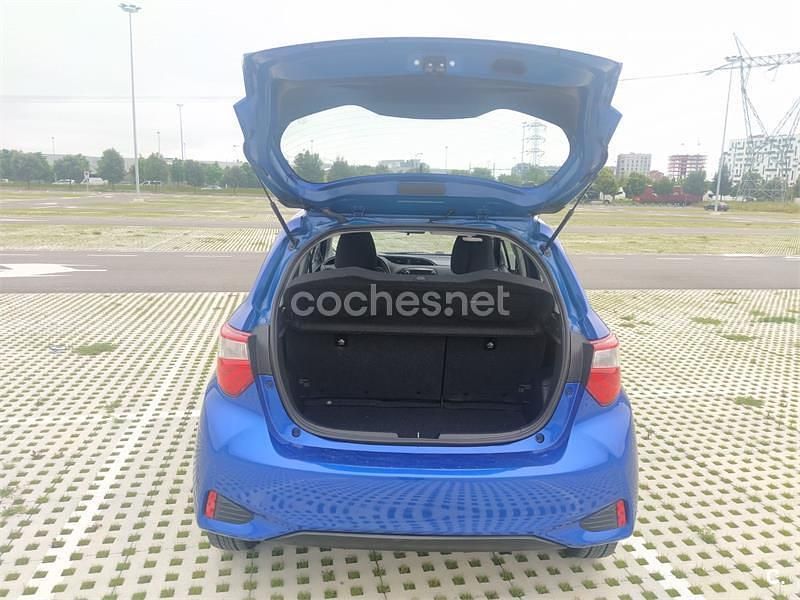 Usado Toyota Yaris Hybrid Active 100 CV (73 kW) 2018 Azul Berlina