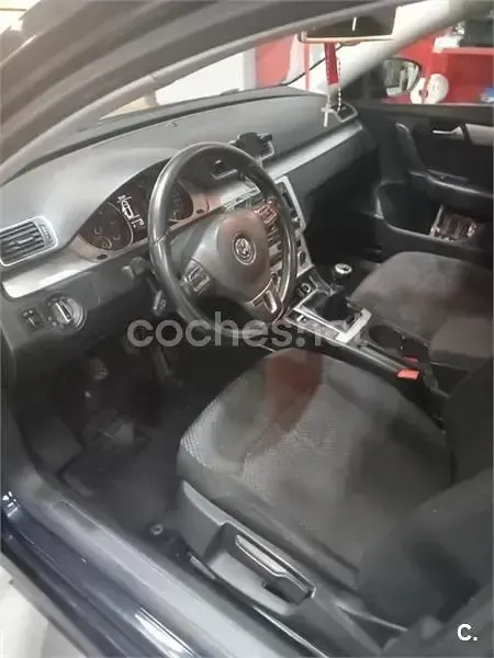 Usado VW Passat Advance 105 CV (77 kW) 2012 Negro Familiar