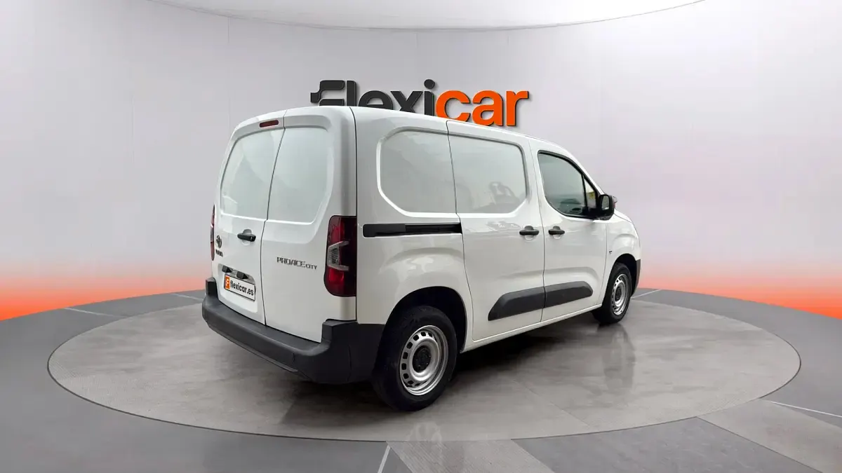 Usado Toyota Proace City City 102 CV (75 kW) 2021 Blanco Monovolumen
