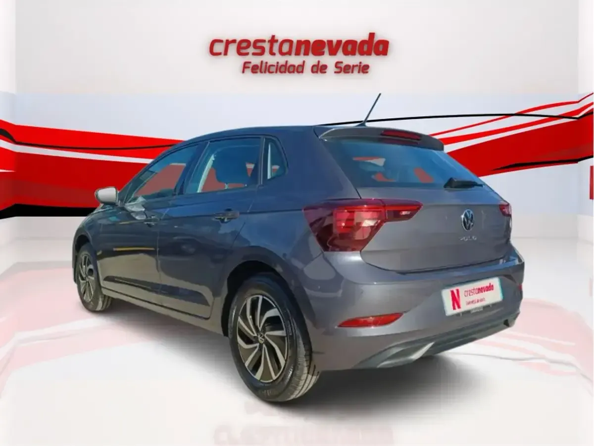 Usado VW Polo Life 95 CV (69 kW) 2022 Gris Utilitario