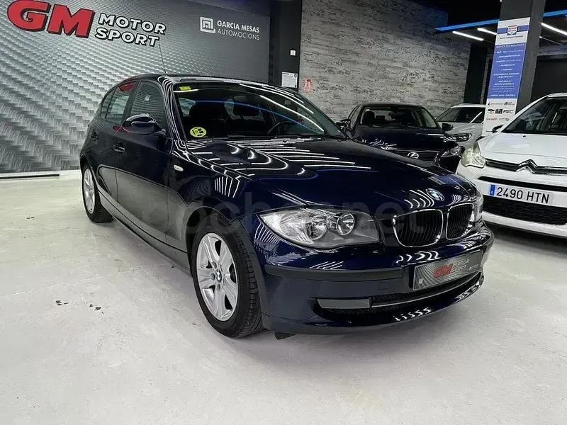 Usado BMW 118 Sport Line 143 CV (105 kW) 2008 Negro Utilitario