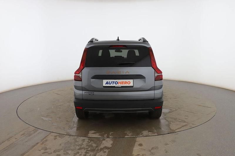 Usado Dacia Jogger Extreme 141 CV (103 kW) 2023 Gris Monovolumen