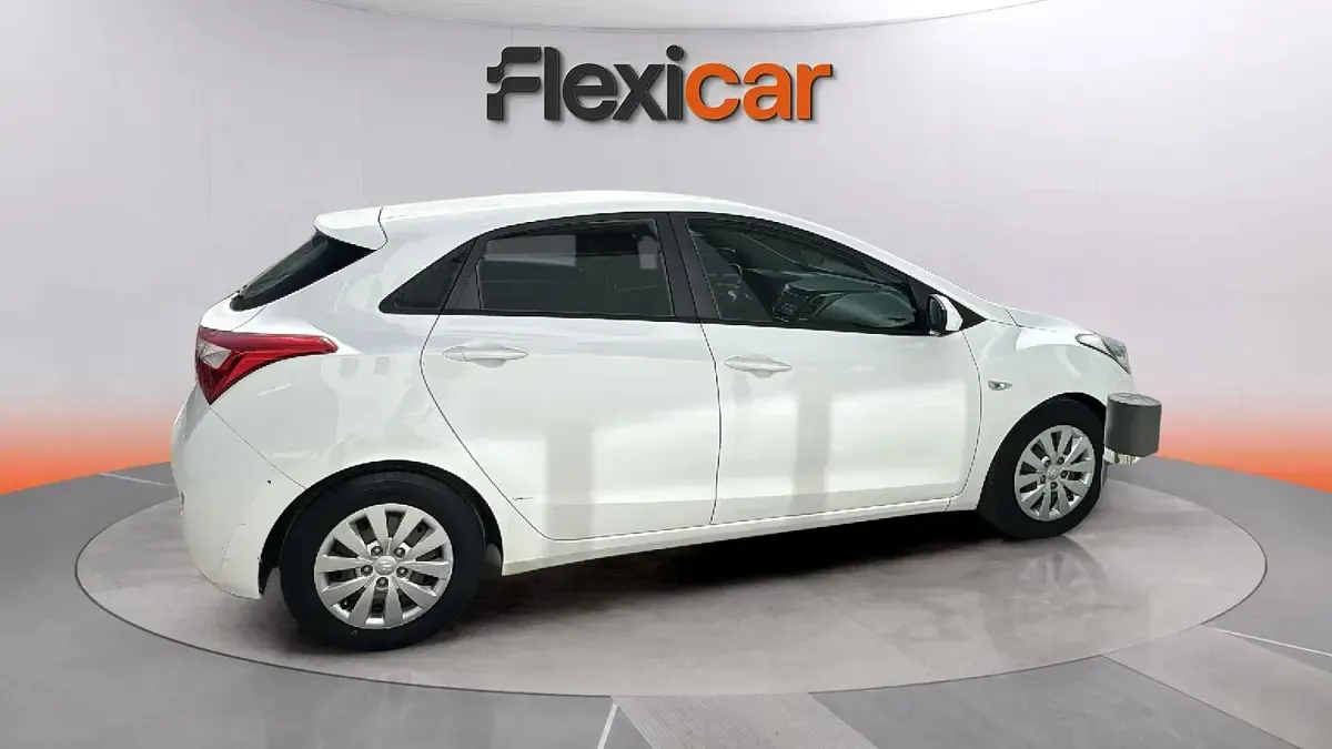 Usado Hyundai i30 100 CV (73 kW) 2015 Blanco Utilitario