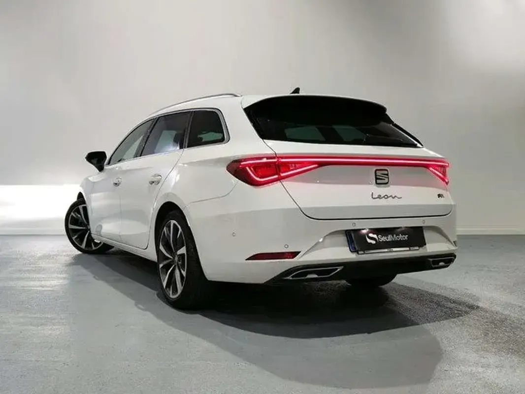 Usado Seat Leon ST FR 150 CV (110 kW) 2021 Blanco Familiar