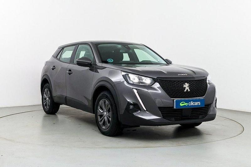 Usado Peugeot 2008 Active 110 CV (80 kW) 2021 Gris / plata SUV