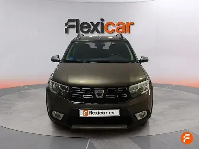Usado Dacia Sandero Comfort 90 CV (66 kW) 2018 Marrón Berlina