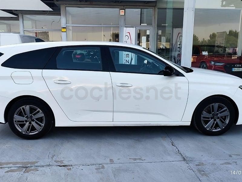 Usado Peugeot 308 130 CV (95 kW) 2022 Blanco Familiar