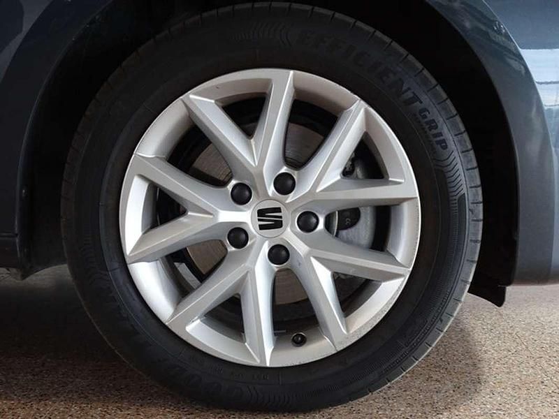 Usado Seat Leon Style 116 CV (85 kW) 2025 Gris Utilitario