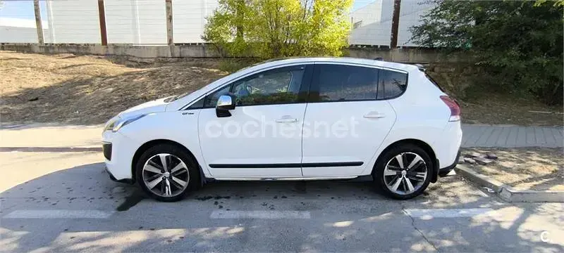 Usado Peugeot 3008 Allure 120 CV (88 kW) 2014 Blanco Familiar