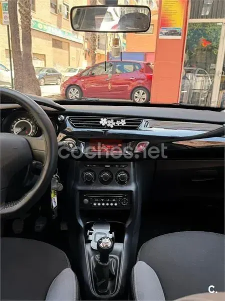 Usado Citroën C3 Attraction 68 CV (50 kW) 2016 Blanco Berlina