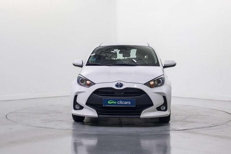 Usado Toyota Yaris Hybrid Active 75 CV (55 kW) 2021 Blanco Berlina