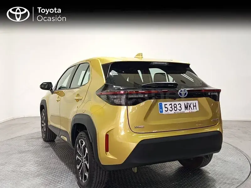 Usado Toyota Yaris Cross Active 116 CV (85 kW) 2023 Beige SUV