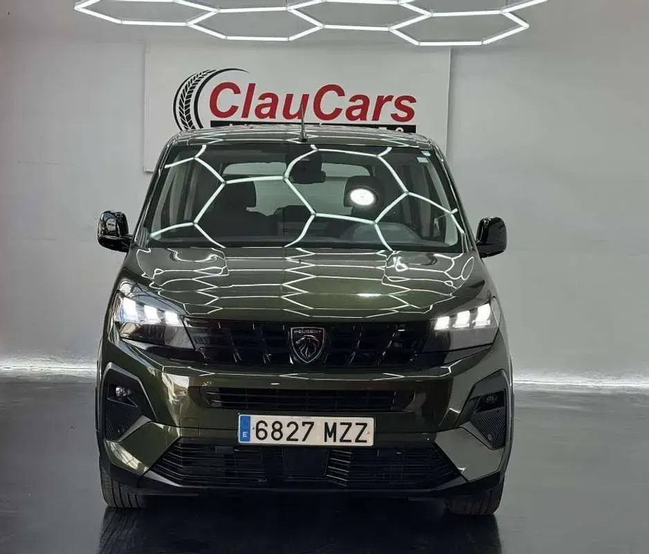 Usado Peugeot Rifter Allure 102 CV (75 kW) 2025 Verde Monovolumen