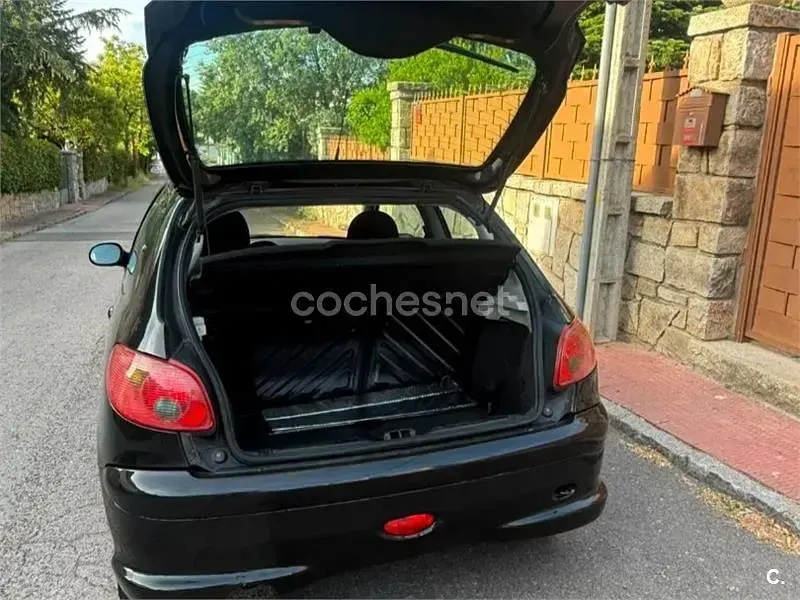 Usado Peugeot 206 75 CV (55 kW) 2003 Negro Berlina