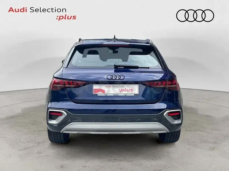 Usado Audi A3 Ambiente 204 CV (150 kW) 2025 Azul Berlina