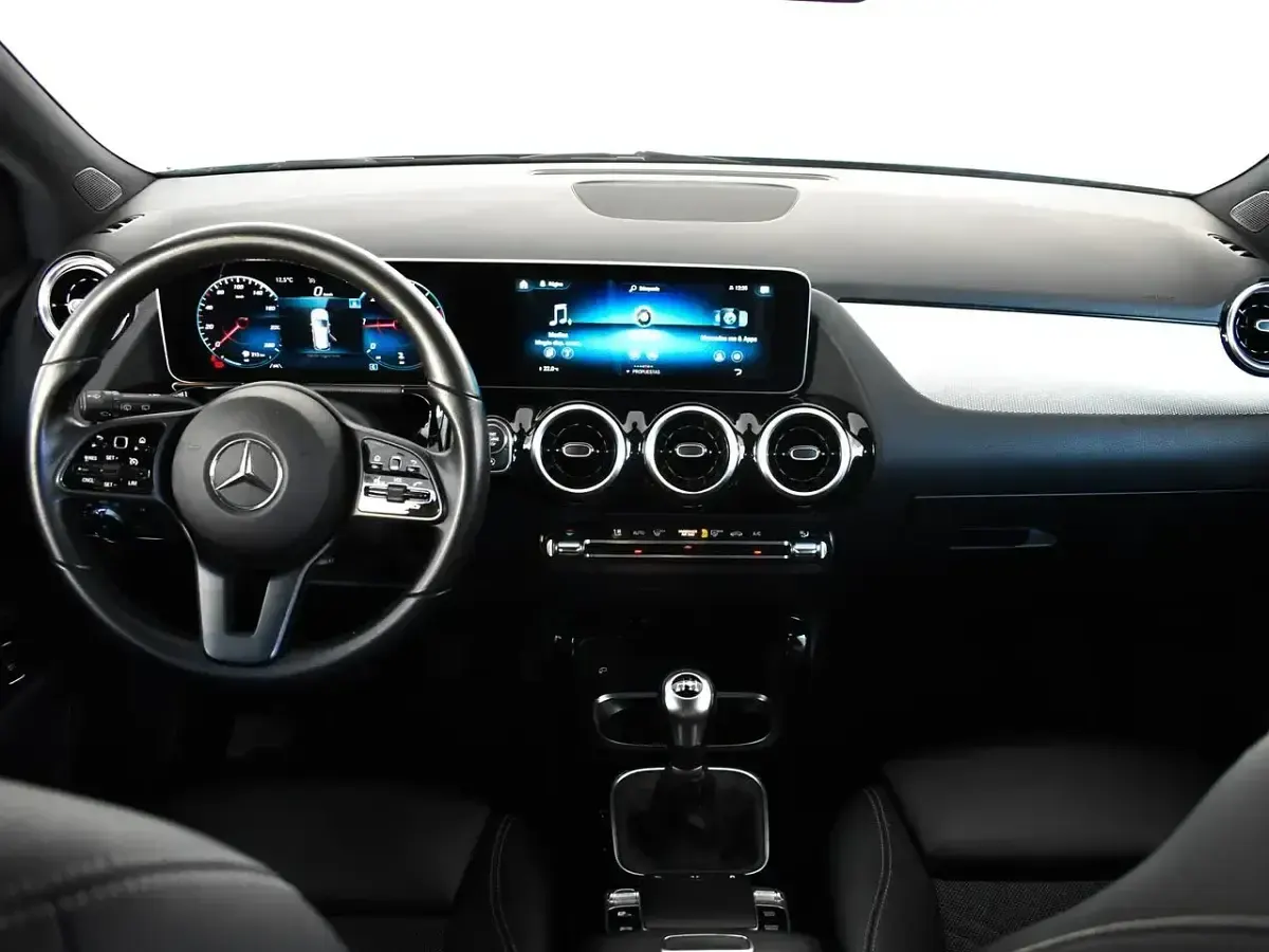 Usado Mercedes B180 116 CV (85 kW) 2019 Azul Utilitario