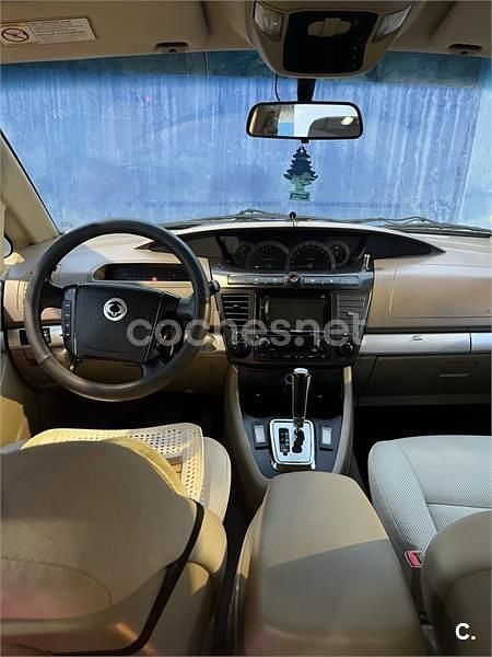 Usado Ssangyong (KGM) Rodius 165 CV (121 kW) 2006 Negro Monovolumen