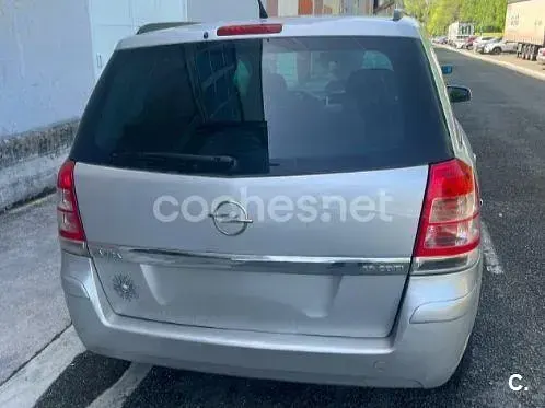 Usado Opel Zafira Cosmo 120 CV (88 kW) 2008 Gris / plata Monovolumen