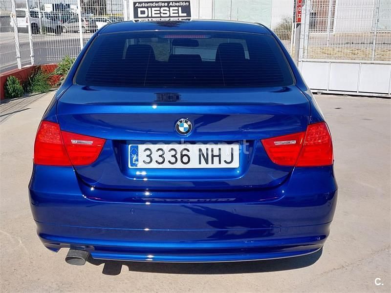 Usado BMW 318 143 CV (105 kW) 2011 Azul Berlina
