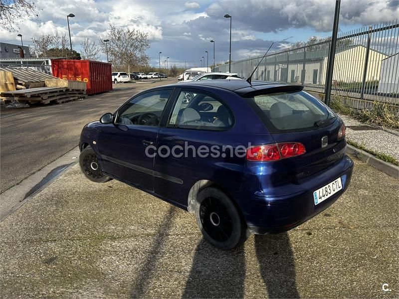 Usado Seat Ibiza Stella 75 CV (55 kW) 2004 Azul Utilitario