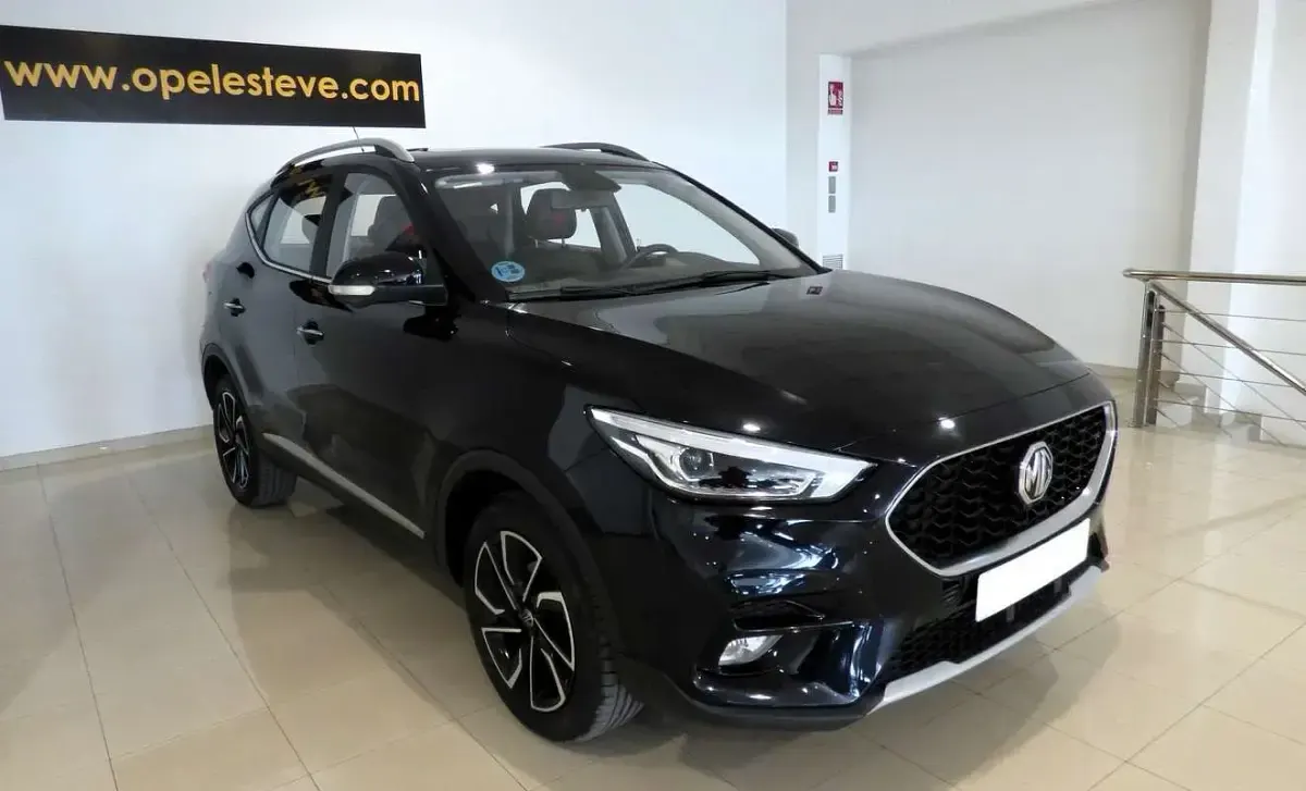 Usado MG ZS Luxury 111 CV (81 kW) 2022 Negro SUV