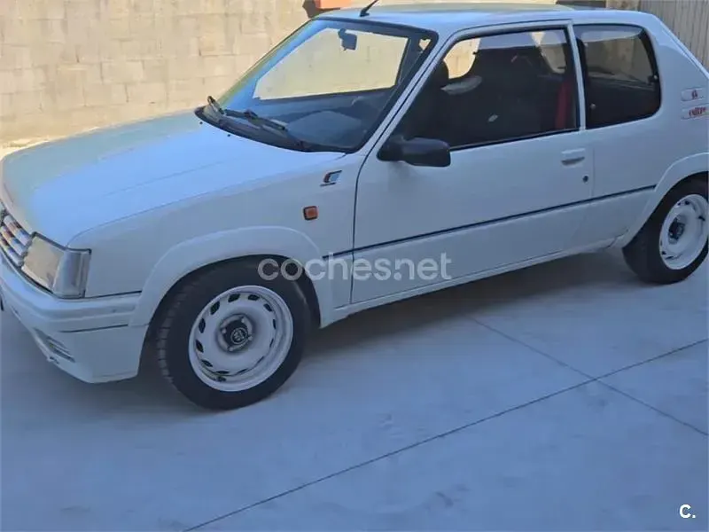 Usado Peugeot 205 103 CV (75 kW) 1991 Blanco Berlina