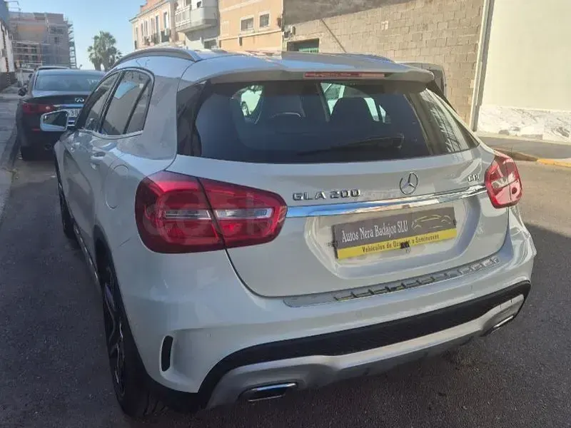 Usado Mercedes GLA200 AMG line 136 CV (100 kW) 2015 Blanco SUV