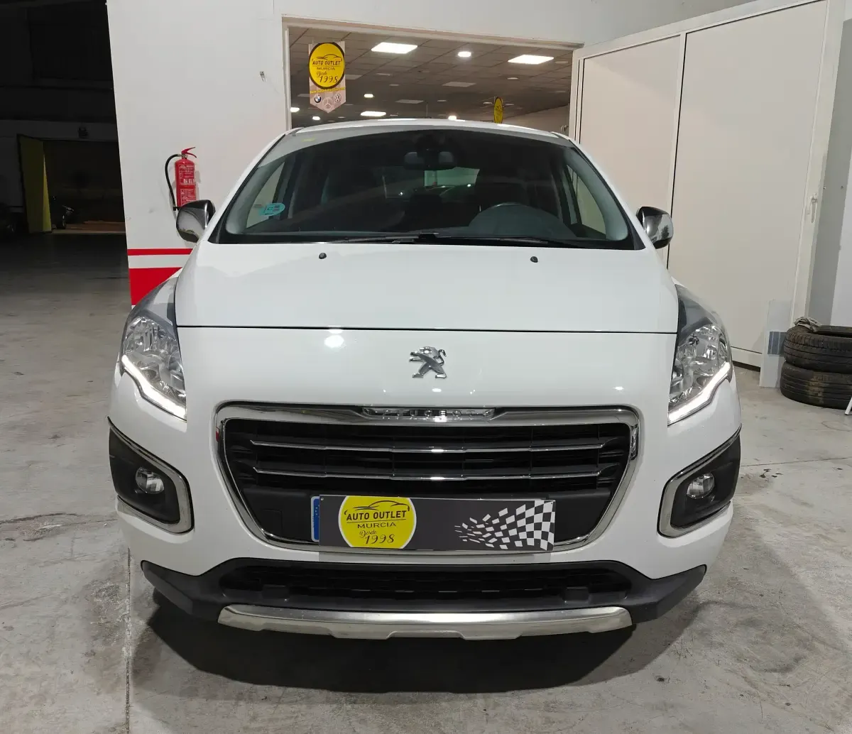 Usado Peugeot 3008 Style 120 CV (88 kW) 2015 Blanco SUV