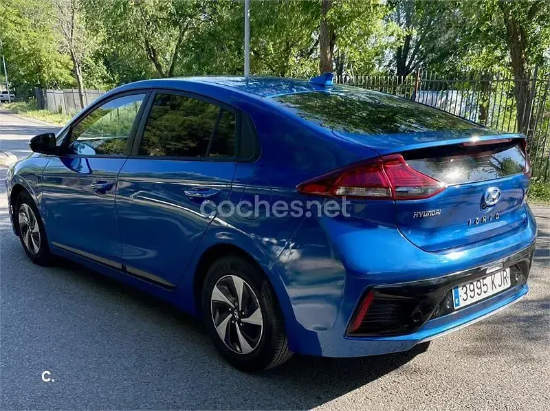 Usado Hyundai Ioniq 141 CV (103 kW) 2018 Azul Utilitario