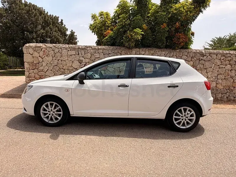 Usado Seat Ibiza Reference 70 CV (51 kW) 2013 Blanco Berlina