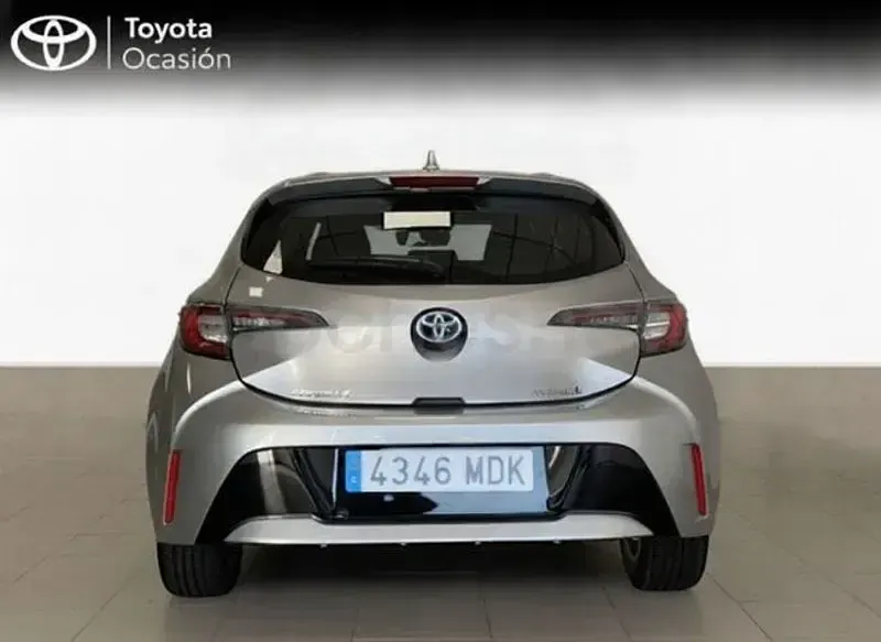 Usado Toyota Corolla Active 122 CV (89 kW) 2023 Gris / plata Berlina