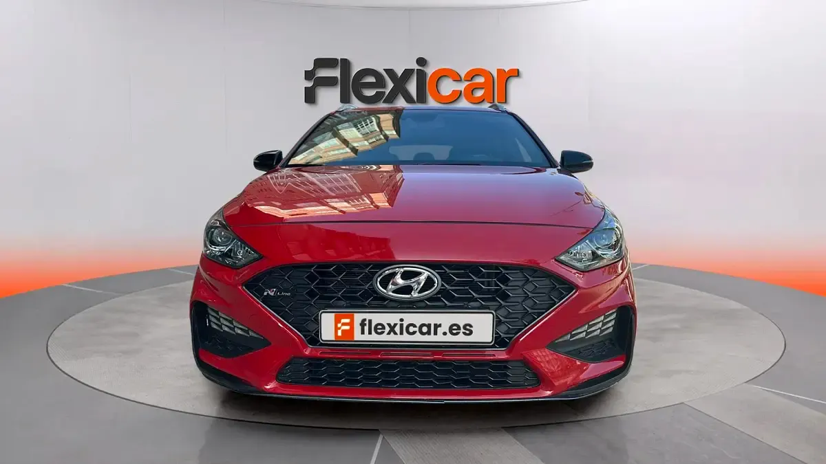 Usado Hyundai i30 N Line 120 CV (88 kW) 2023 Rojo Berlina