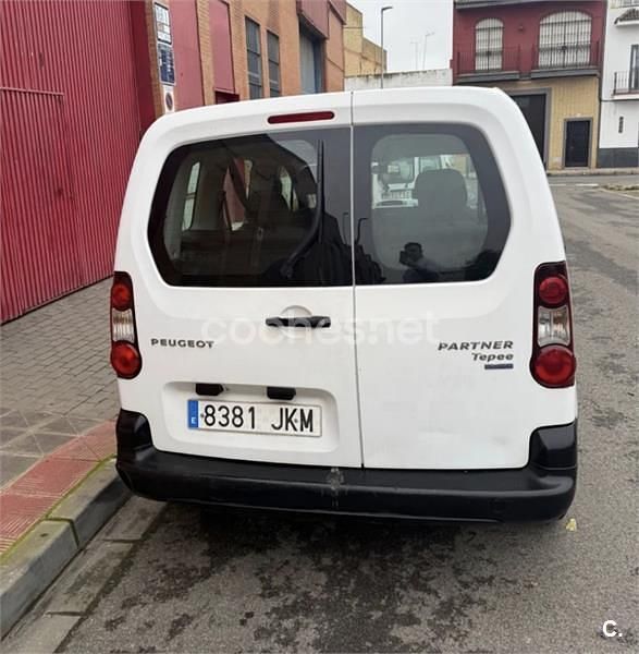 Usado Peugeot Partner Tepee 75 CV (55 kW) 2015 Blanco Monovolumen