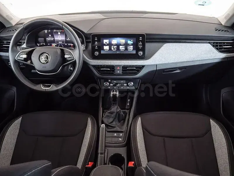 Usado Skoda Scala Selection 115 CV (84 kW) 2024 Gris Utilitario