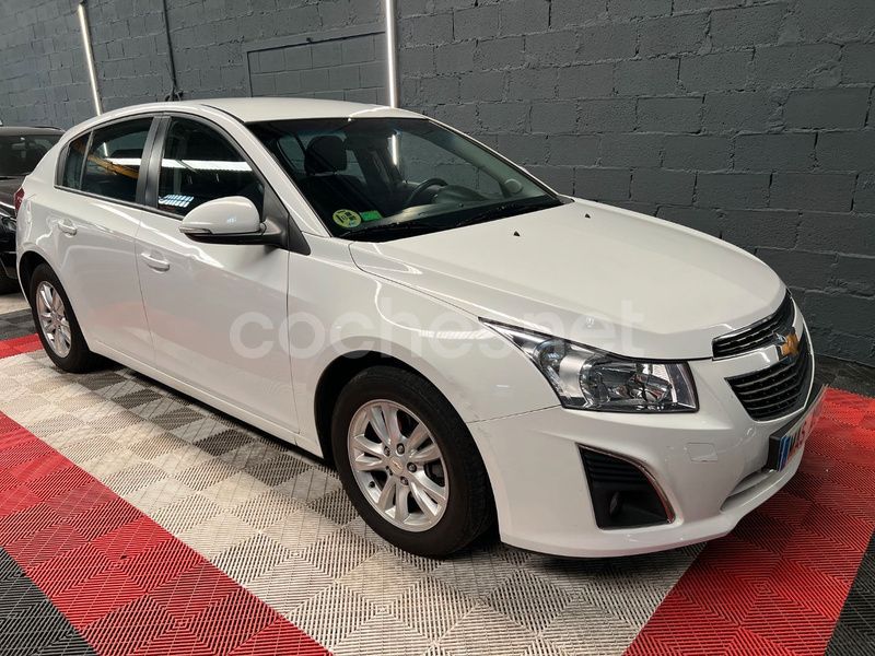 Blanco Usado 2013 Chevrolet Cruze LT Berlina | 6490 € (Precio justo) - Imagen 1/4