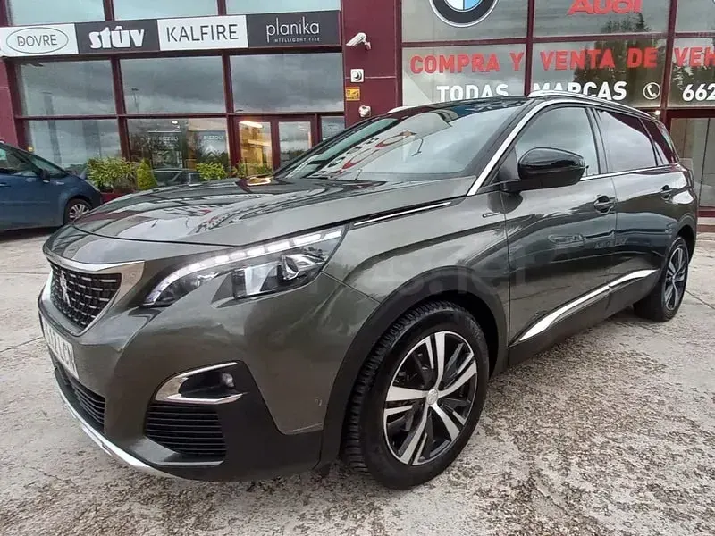 Usado Peugeot 5008 GT-line 130 CV (95 kW) 2020 Verde SUV