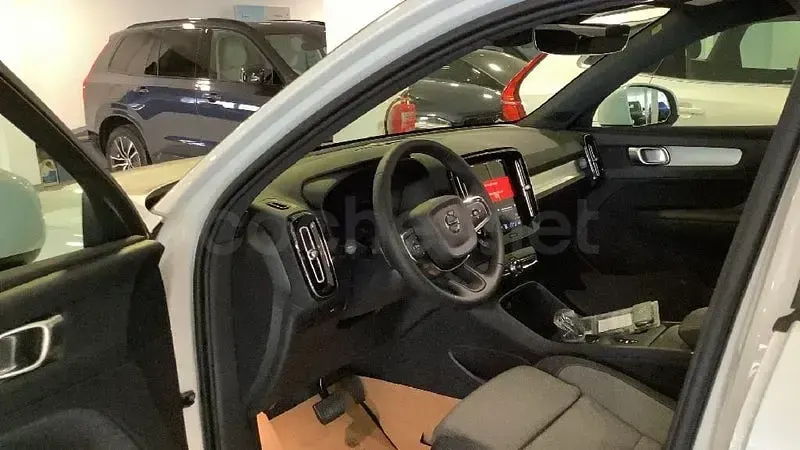 Nuevo Volvo XC40 Core 163 CV (119 kW) 2026 Blanco SUV