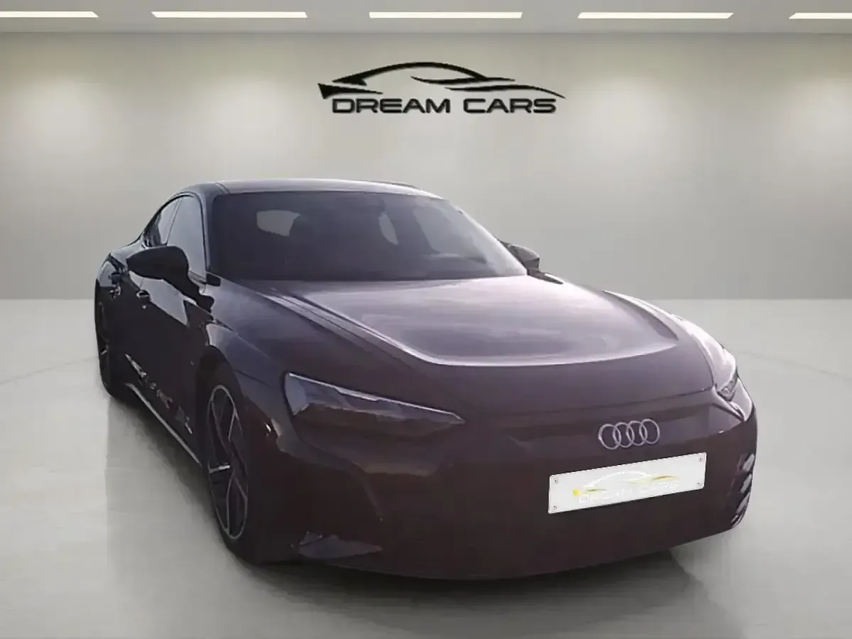 Usado Audi e-tron GT quattro Ambiente 430 kW (585 CV) 2022 Negro Berlina