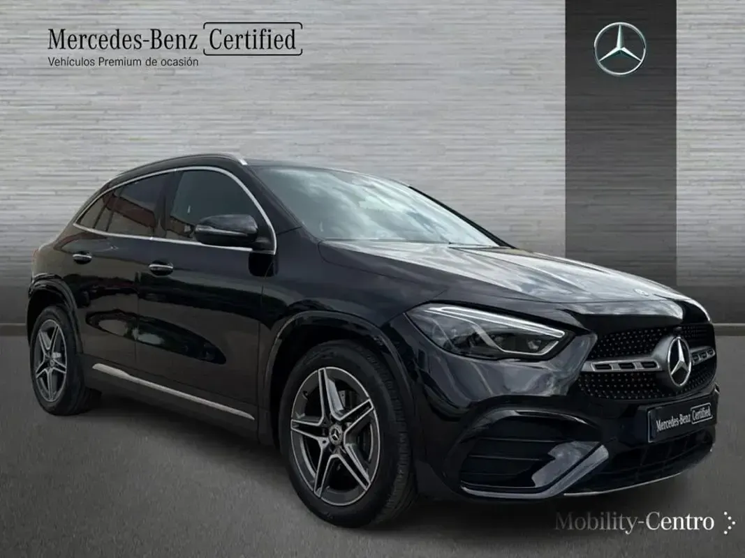 Usado Mercedes GLA200 150 CV (110 kW) 2025 Negro cosmos SUV