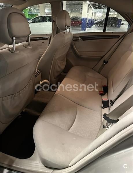 Usado Mercedes C220 Classic 143 CV (105 kW) 2003 Beige Berlina