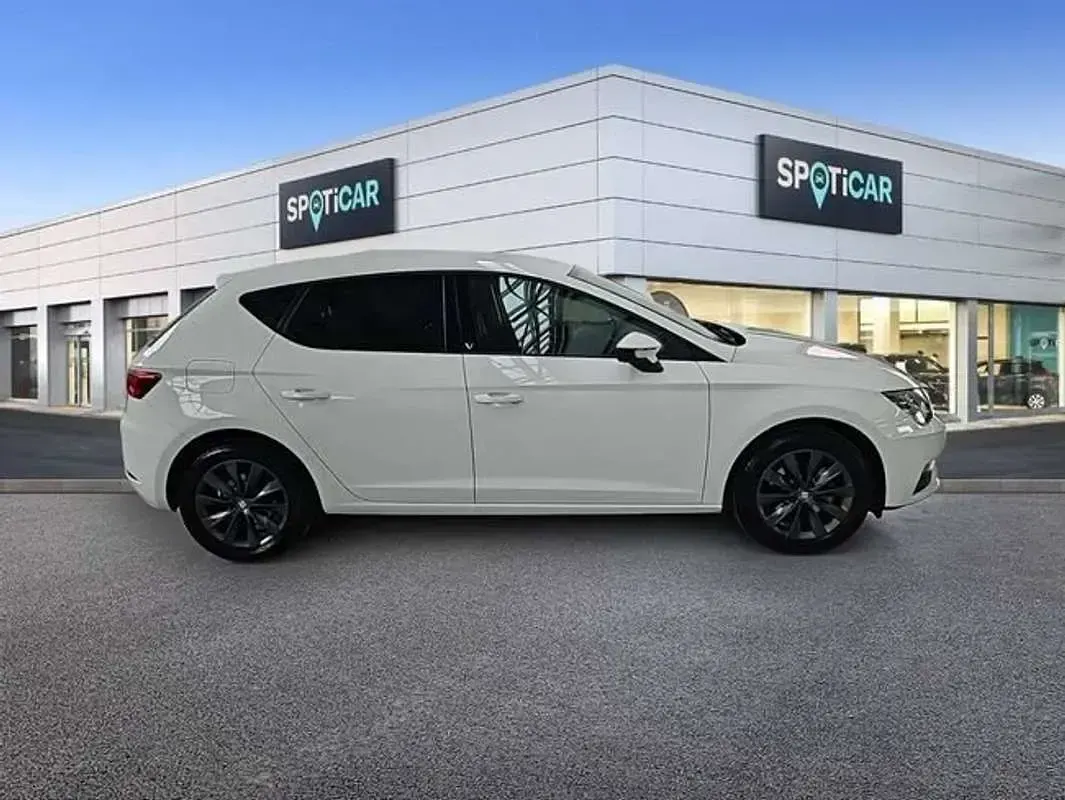 Usado Seat Leon ST Style 131 CV (96 kW) 2018 Blanco Familiar
