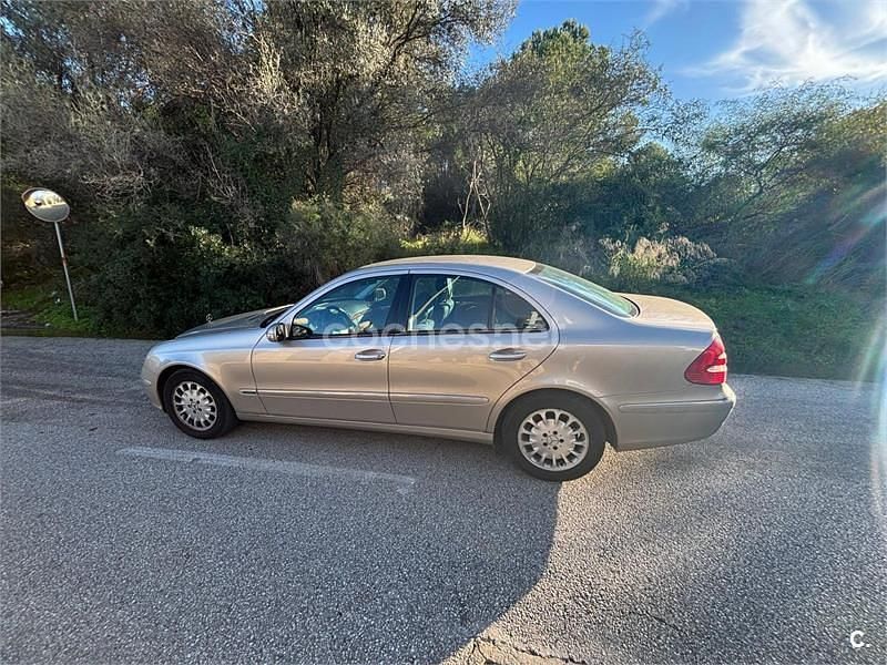 Usado Mercedes E270 Elegance 170 CV (125 kW) 2003 Beige Berlina